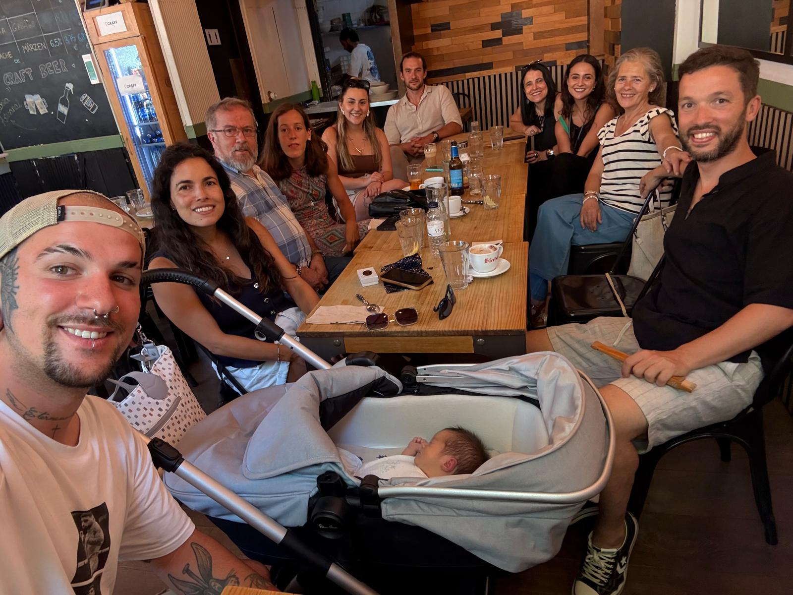 En un restaurante de la Avenida Diagonal de Barcelona, Junio 2025